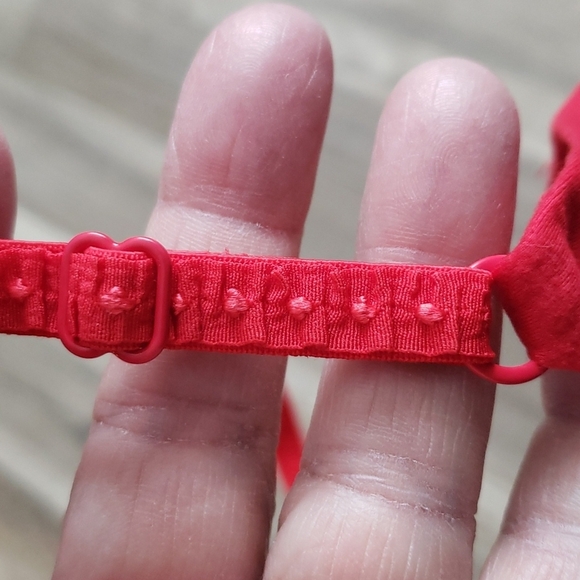 VICTORIA'S SECRET FABULOUS PLUNGE BRA SZ 32B FOR VALENTINE'S - Picture 9 of 9